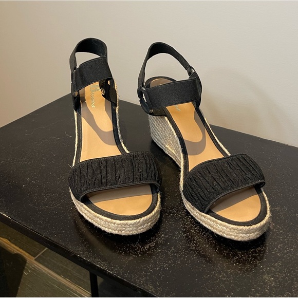 Brown’s Hudson Wedges - Picture 7 of 11